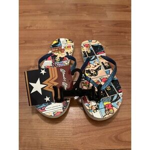Wonder Woman Women's Juniors Graphic Flip Flops Sandals Slip-On Size M 7-8